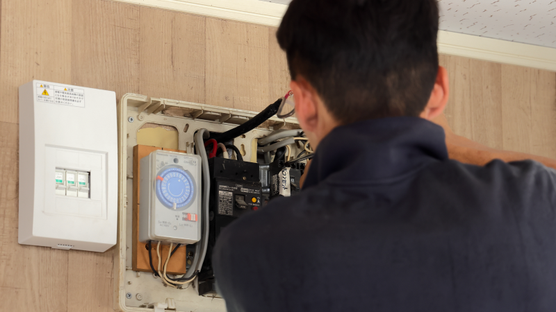 分電盤交換の様子